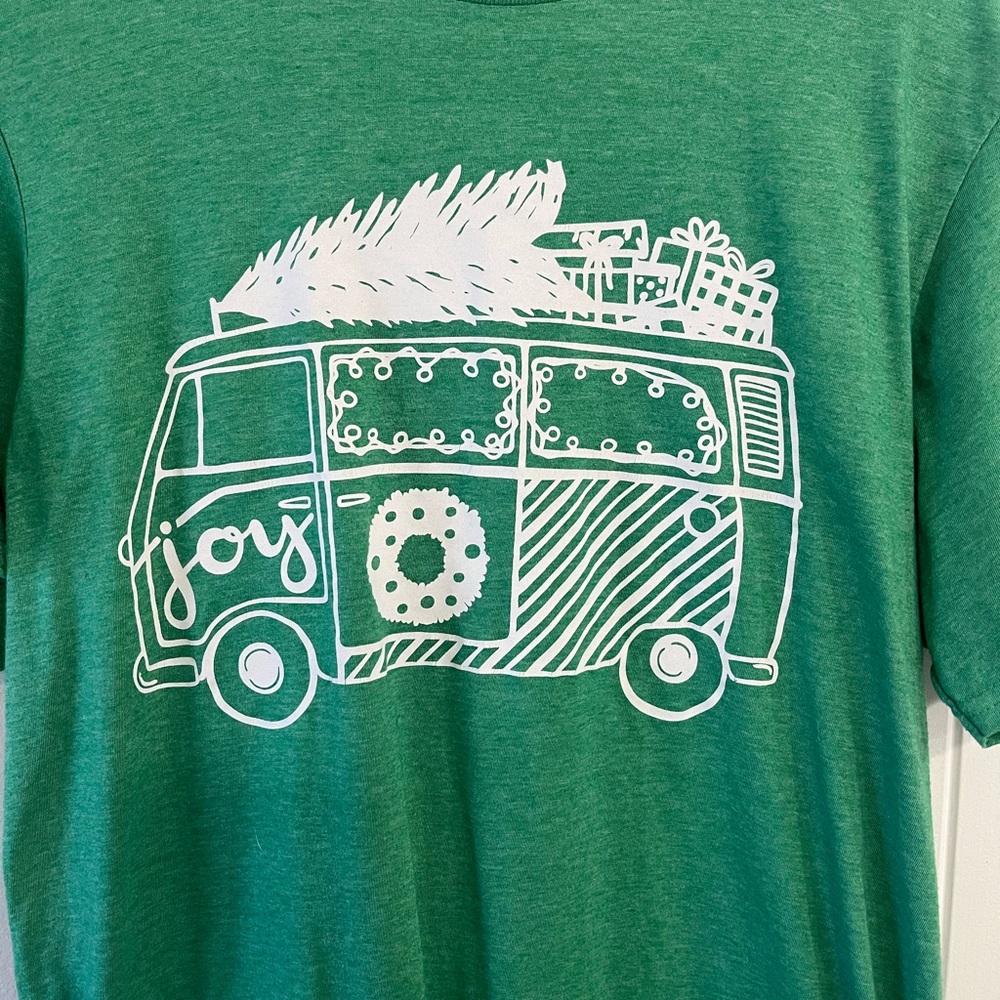 Gildan Green Short Sleeve Christmas T-Shirt - Picture 2 of 4